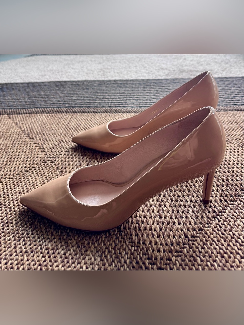 Stuart Weitzman Nude Patent Leather Pointed Toe Designer Heels Pumps Size 8.5